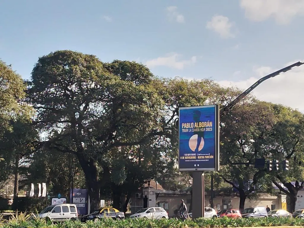 Campaña urbana de Pablo Alborán para DG Experience en Buenos Aires