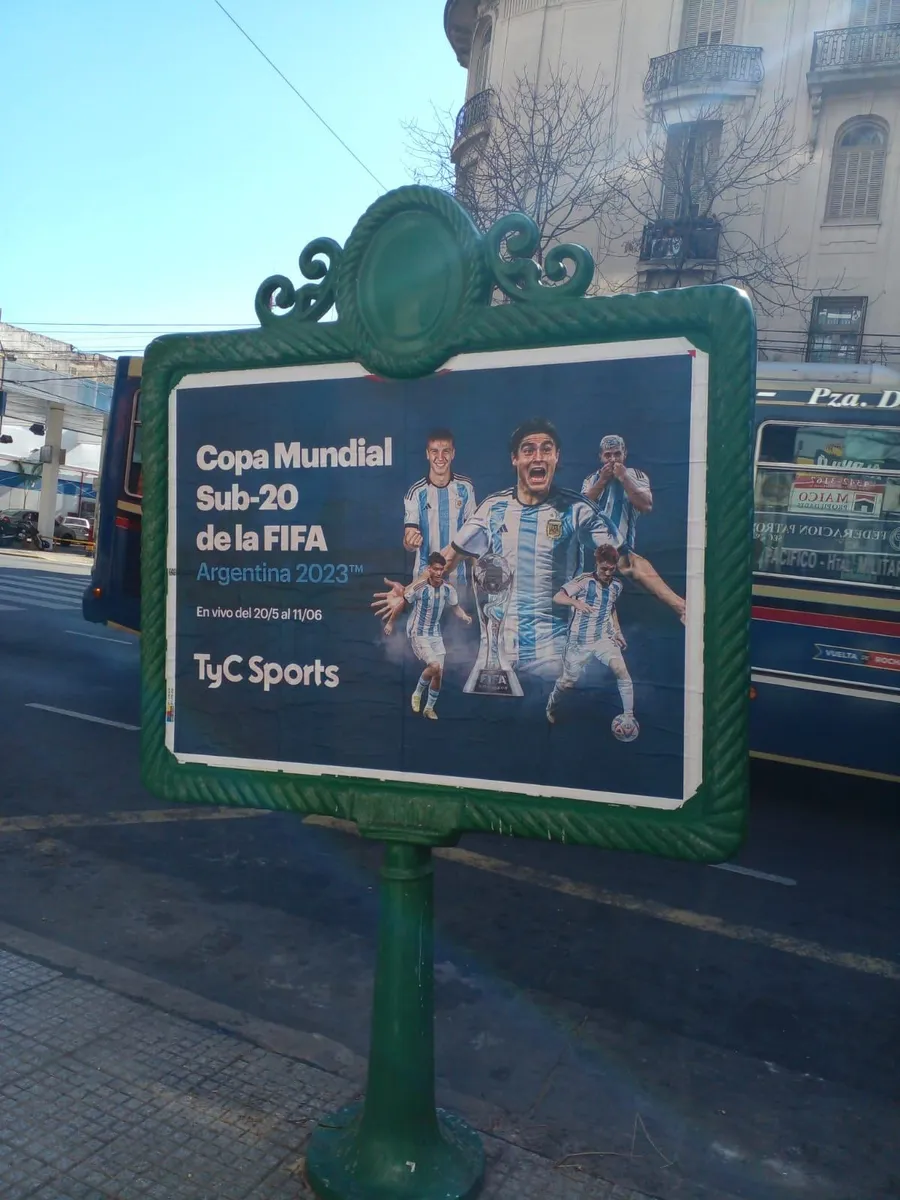 Cartel de vía pública de TyC Sports